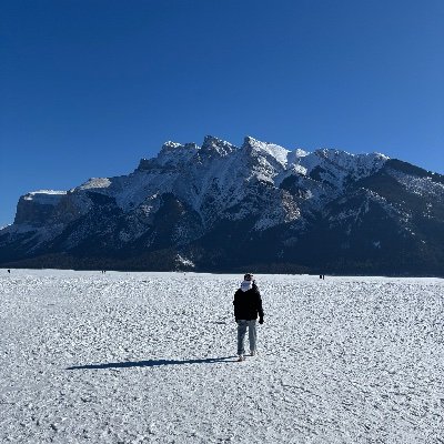 nicolelarioza's profile picture. 