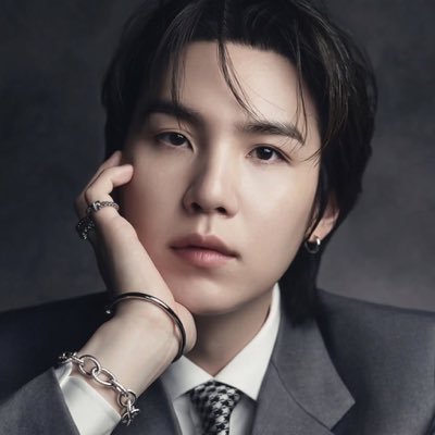 Dagm_fujoshi's profile picture. Yoongi enthusiast  ✍️ | OT7 at heart. 》Don’t climb over the wall I’ve built in front of me •