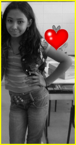 12 anos ,teimosa ,chata as vezes amiga de todas(os)sempre atensiosa ciumenta,alegre,ign quando ser preciso,mais sempre ao lado de quem amo,viciada em RBR.RBR.
