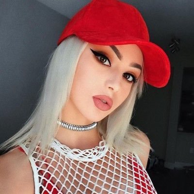 ✫ 𝐐𝐔𝐄𝐄𝐍 𝐋𝐄𝐋𝐘 ✫