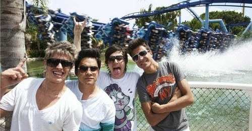 Since deste :? 29/01/2011
Orkut : http://t.co/k6IuhjyHXR
Blog : http://t.co/ayEjutKR2v
XOXO , LOVE RESTART