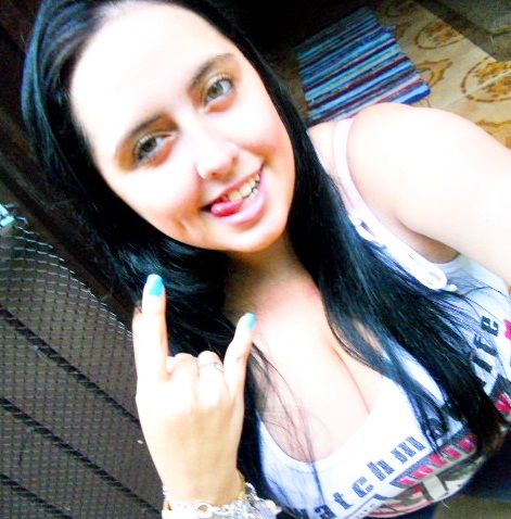 Não sei amar pela metade, não sei viver de mentiras, não sei voar com os pés no chão.