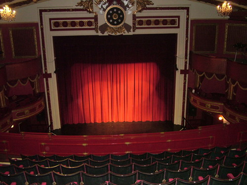 The Majestic Theatre is a professionally run theatre staffed by Volunteers, situated in the heart of Retford. Box office - 01777 706866