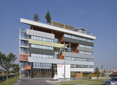 Nuovo Hotel Design 4 stelle a pochi Km da Bologna e dagli stabilimenti LAMBORGHINI e nelle immediate vicinanze della tangenziale di San Giovanni in Persiceto,