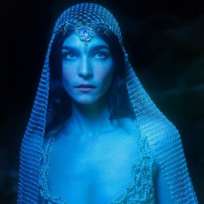 Piszę o faerie, smutnych chłopcach, gwiazdach i starożytnej magii. ✩⋆
⛧ درجه. ⋆༺♱༻⋆. °
