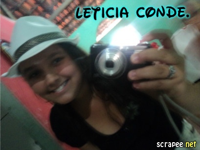 Uma menina, simpatica que gosta de correr atrás de seus sonhos. 13 anos, Aquariana e Torcedora do FLAMENGO e sou  fanatica.