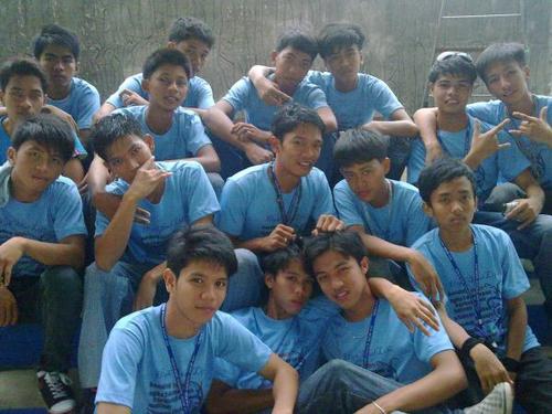 ..U'hhmM.. i was a happy sTUden wHO Likes TO pLay, fOreVer.. ^___^