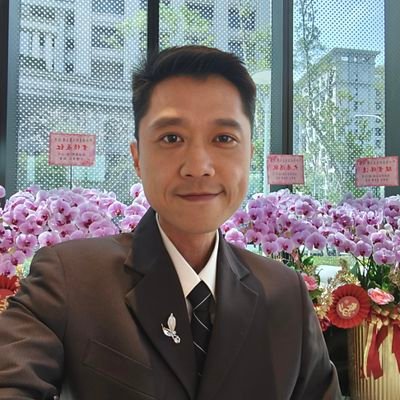 斯文西裝上班族