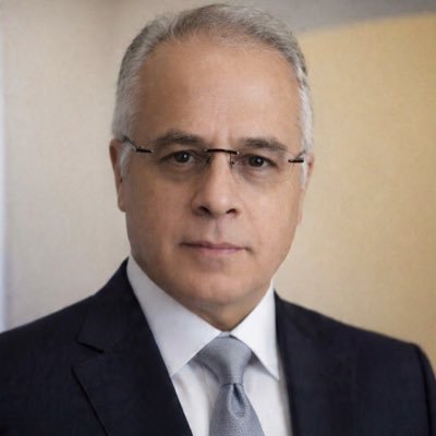 Escribo de Política y Derecho. Ni dar like ni repostear es avalar.