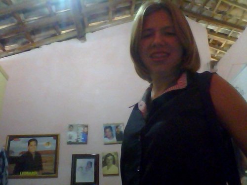 eu sou mulher muito da religiosa adoro musica sertaneja meu cantor preferido e o Leonardo minha cor e o verde ,tenho devoçao com Maria e amo jesus cristo e mari