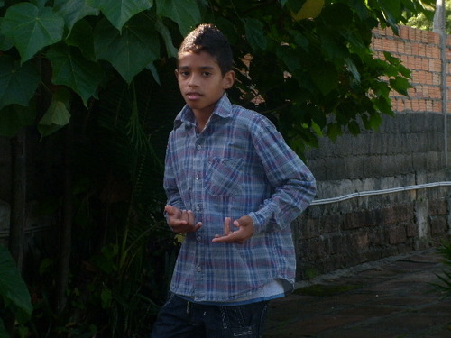 A vida e feita de obstáculos eu atro pesar em algum deles simples eu me alevanto e sigo em frente [: