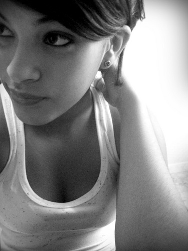 Caroline , canceriana, 15 anos, amo chocolate, rock, meus amigos, minha família, e Deus acima de tudo !! http://t.co/iOpSmRTU04 #Follow-me ?