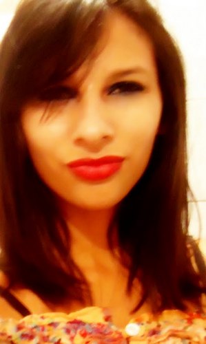 Solteira!? Que nada, estou seguindo 
carreira solo com participações especiais.KK'*-*
(Sou Doida mas sou gente boa! )