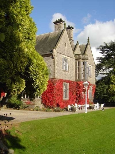 South Derbyshire’s leading hotel and WEDDING venue. With an award-winning restaurant,luxurious bedrooms Callow is the ideal Exclusive Use venue in the region.