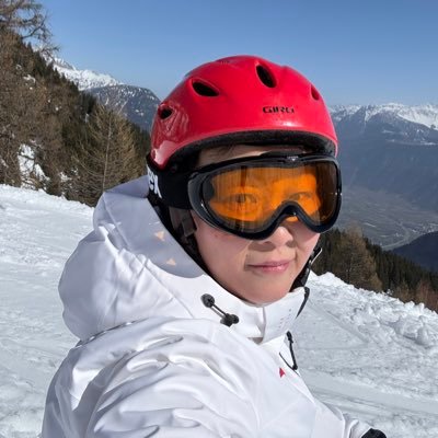 XWShengSol's profile picture. 🇨🇳 Living in 🇨🇭 | Sports enthusiast at heart. ⛷️ Shredding the Alps & 🏐 Spiking on the court. Sharing good vibes and the beauty of life in Switzerland！中国瑞士