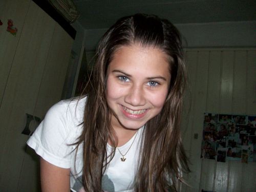 ~ α gαrotiinhα imperfeitα,
αqeelα qeê chorα de dor,
αqeelα qeê ja sofreu poor αmor,
αqeelα qe sαbe se αrrepender ♥