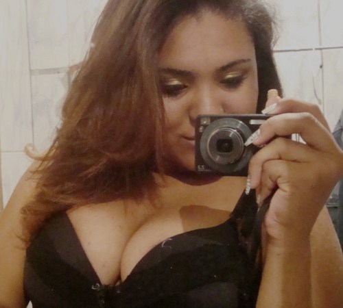 Carioca,corinthiana,pagodeira a  menina dos seus sonhos Abençoαdo por Deus e bonita por nαturezα ~ •