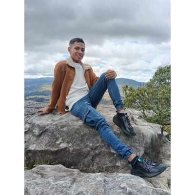 Joven Colombiano y con ganas de conocer el mundo😜🙂‍↔️