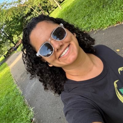 “ Sonhos rendem boas histórias, mas o que importa mesmo acontece quando estamos acordados.”