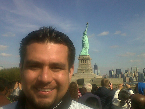 j_nusa's profile picture. Un lector vive miles de vidas, el hombre que nunca lee vive solo una... George RR Martin