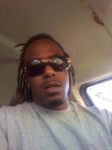 ONLY FUCC WIT A SELECT FEW AND WE ALL EATIN @TEAM (GET MONEY GANG) WE WINNING (GMG)