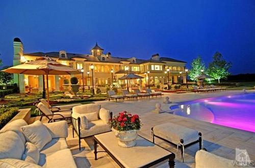 BillionaireSoul's profile picture. Live Life to the Fullest Everyday!!!