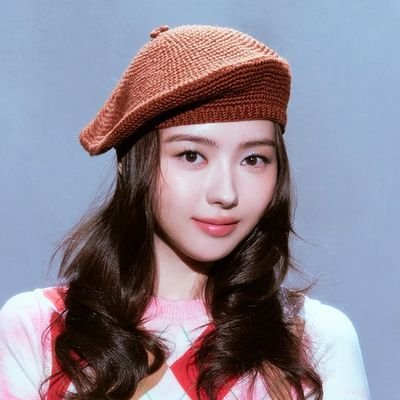 𐙚 𝐍𝐚𝐲𝐨𝐮𝐧𝐠 — 1995. carved in stone, softened by silence. actress & Leader of @ioi_10th