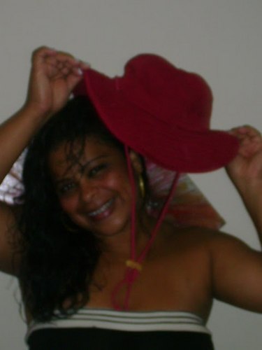 Sou Morena de Angola que leva o chocalho amarrado nas canelas...