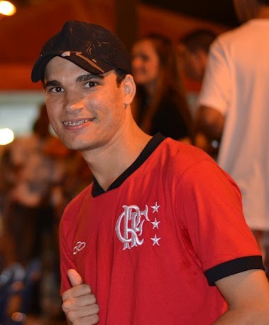 deciofrancis's profile picture. C.R.F // Matuto que ainda pega ônibus pela cor!