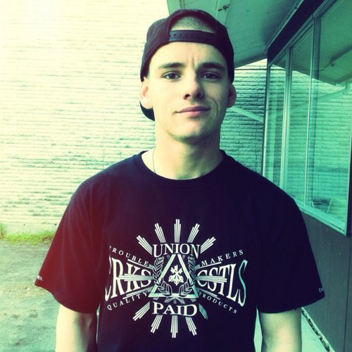 lordvoldemosh's profile picture. Music. In a relationship. Buddies.