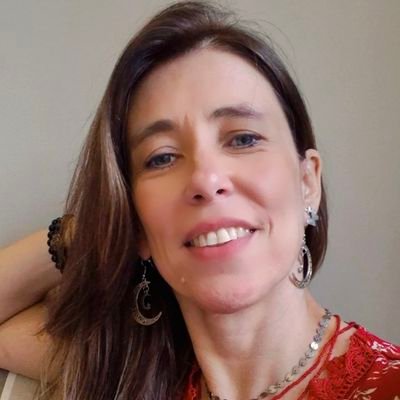 Mãe solo de dois. Escritora, terapeuta Integrativa, espiritualista e sonhadora!
Aqui é meu cantinho onde posso ser quem sou.