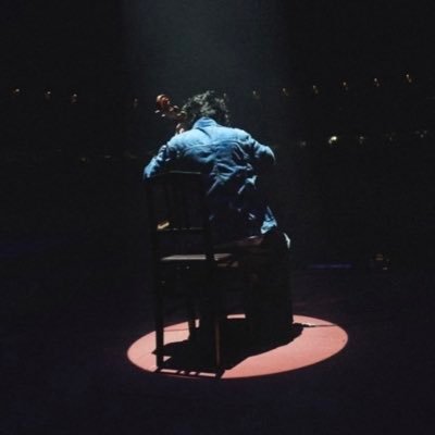 急にアカウントが凍結され
King Gnu推しの歩みが消えました😭