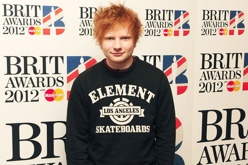 I've fallen in love with ed sheeran, his voice and his music! if you live him follow me, I always follow back!