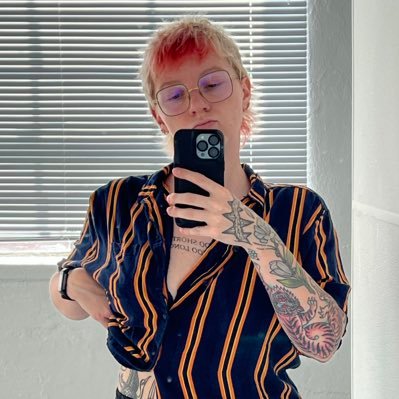 🤠 User Experience Designer 🤠 all i know is boxing, cats, and gay things 😤 she/her ☺️