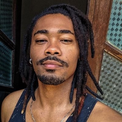 euhenriisants's profile picture. Pessoas silenciosas têm as mentes mais barulhentas, então tô aqui pra deixar esses pensamentos saírem. ✨️

𝐈'𝐦 𝐚 𝐥𝐨𝐧𝐠 𝐬𝐭𝐨𝐫𝐲 👑