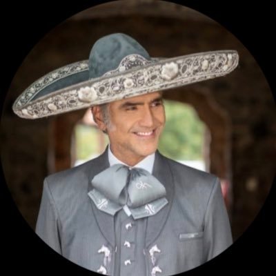 Alejandro Fernández | #DeReyARey 🇲🇽
Tour 2025 YA A LA VENTA!