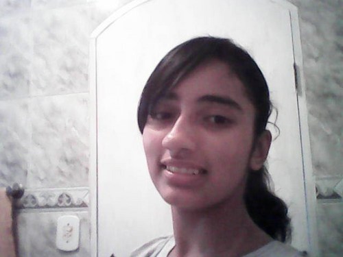 sou uma menina alegre,tenho certeza do que faço,sou confiante,corro atras dos meus sonhos,,gosto de me divertir e aprendo cada dia com meus erros e a certos*-*