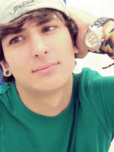 Feio *-*ciumento,chato,feio,idiota e por ai vai...selenator e lovatic de coração ♥ mais informações follow-me