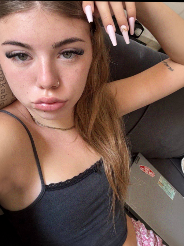 ☾ Hailey energy ✦ 19 ✦ 🪩 ✦ Aries charm ✦ calm energy 🪷