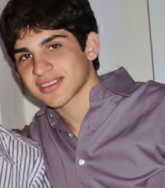 19 anos, Capricorniano ! .. Nós devemos aproveitar aquilo que temos e buscar mais. Não buscar tudo que queremos para depois aproveitar.
