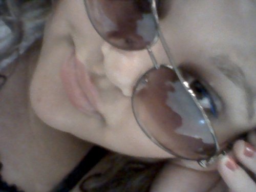 Menina que te encantaa :~
.Garota que te fascina;(x)³
menininha que te enlouquece.

- Aquela que te faaz tão beem (♥)

Volte&Sempre fã(y)³