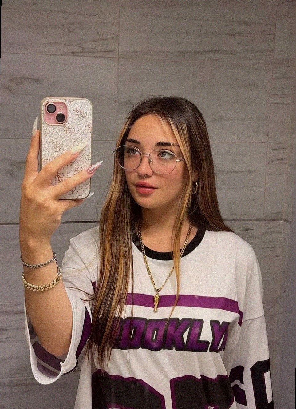18 🧸  
made spicy page... and i rly want someone to make content with ⬇️