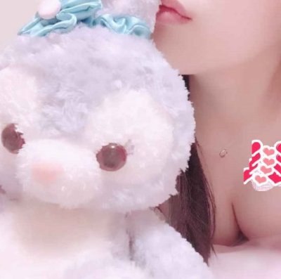 20歳/150cm/Acup/ネカフェ店員/見せたがり/フォローしてくれたらDMしますね♡