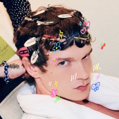 hola así puedo pasar al baile ☆⋆｡𖦹°‧★ #hollanov
