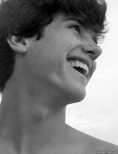 AndersonMarcus_'s profile picture. Formado em Administração de empresa com experiência no mercado financeiro.