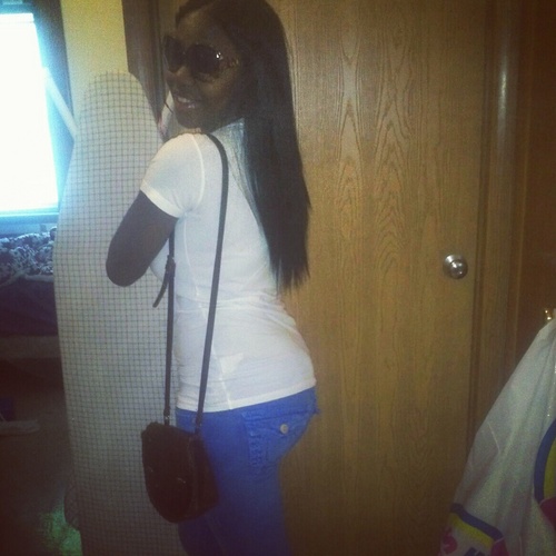 - only 19 - pretty young thang ... hiss shine lady. ', fly .. tatted.. & loyal to whats minds.. im in love with a shine boy so i tated his name:)