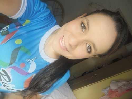 Só não me chame de fraca, você não imagina quantas vezes pedi a mim mesma pra parar de chorar e tive que sair por aí com um sorriso que não era meu.