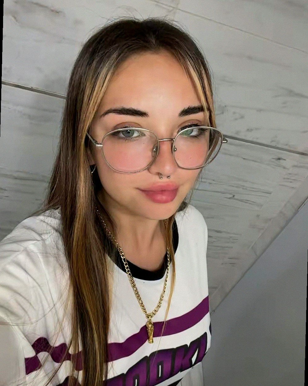 18 🔮  
got new of... and im looking for someone to make content with ⬇️