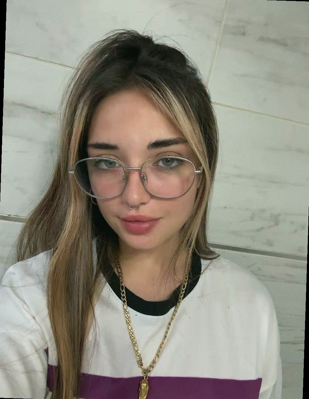 18 🍁  
got new onlyfanz... and i want a content buddy 👇🏼
