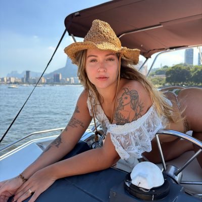 Vem me seguir lá onde eu sou rainha, na minha colmeia! 
https://t.co/J2DChiyi7R
🔥🍑
🌈 https://t.co/yVDUdjXxSM 👇 

Buy my panties 👙:- honeymelbreia@gmail.com